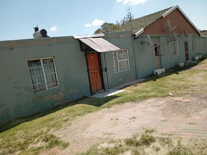 INVESTMENT PROPERTY AT EXT 1 RHODESFIELD