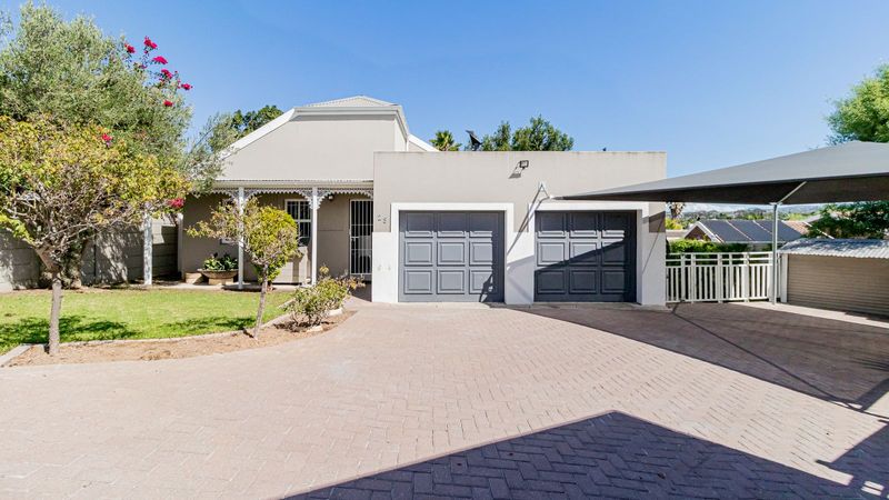 Beautiful 3 Bedroom home in the Crest Durbanville.