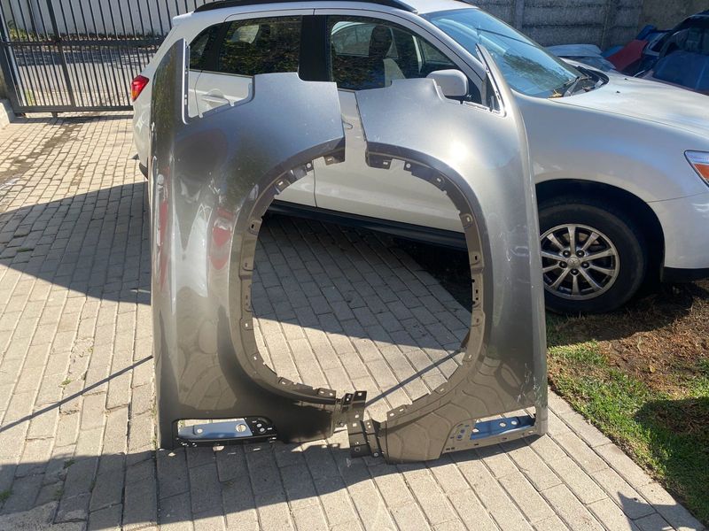 2024 LAND ROVER DEFENDER FRONT FENDERS FOR SALE. IN PRISTINE CONDITION