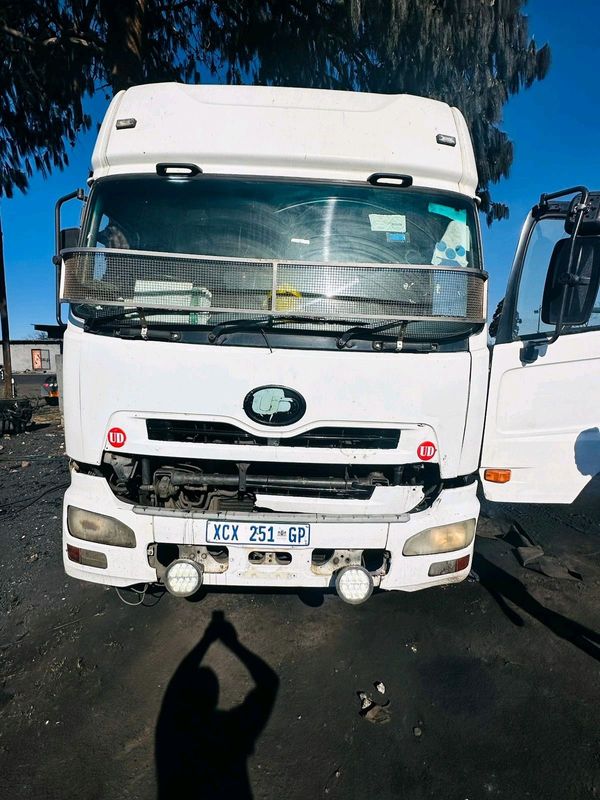 2009 NISSAN UD460 TRUCK REDUCED TO GO