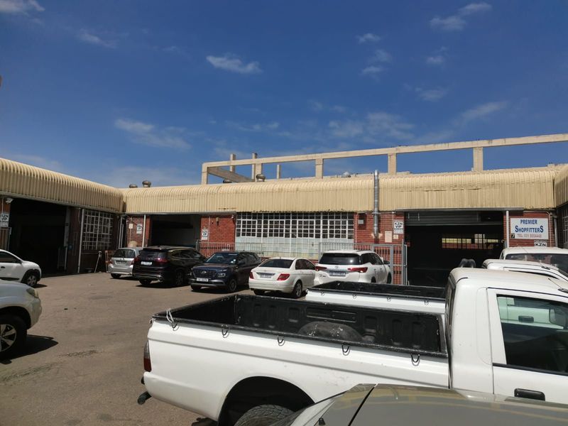 Warehouse to Let in Phoenix Industrial