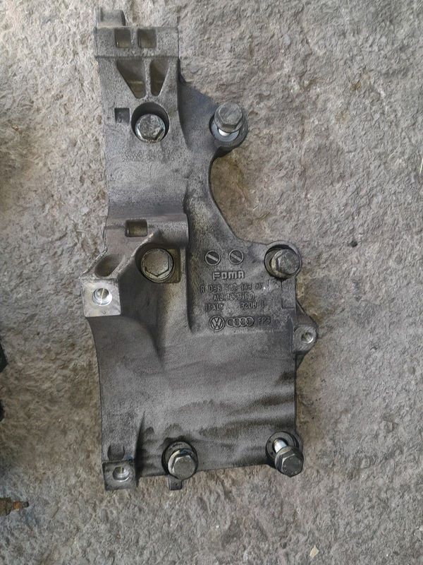 Vw 1.9 Tdi Alternator and aircon bracket with bolts.