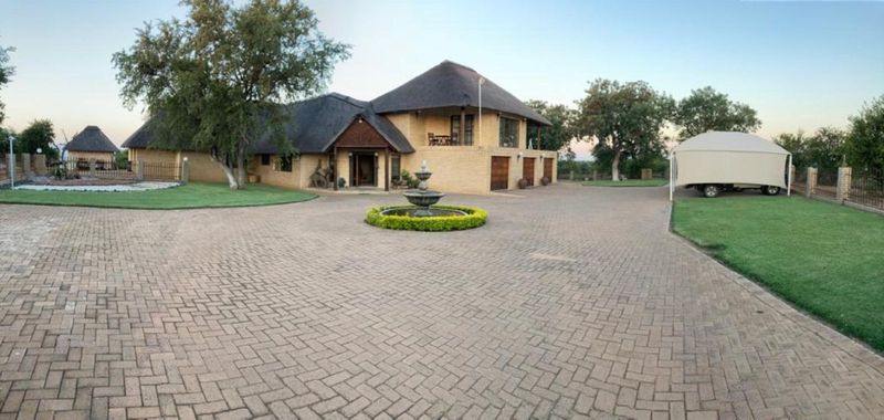 PROPERTY FOR SALE IN MAHLATHINI PRIVATE GAME RESERVE!!