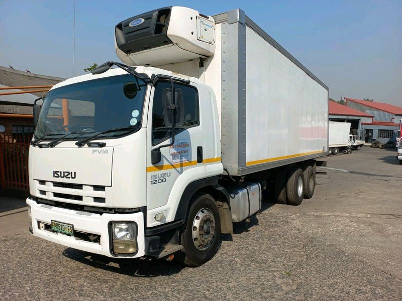 2015 Isuzu FVM1200 12Ton Fridge Body &amp; Carrier Supra 750 Unit