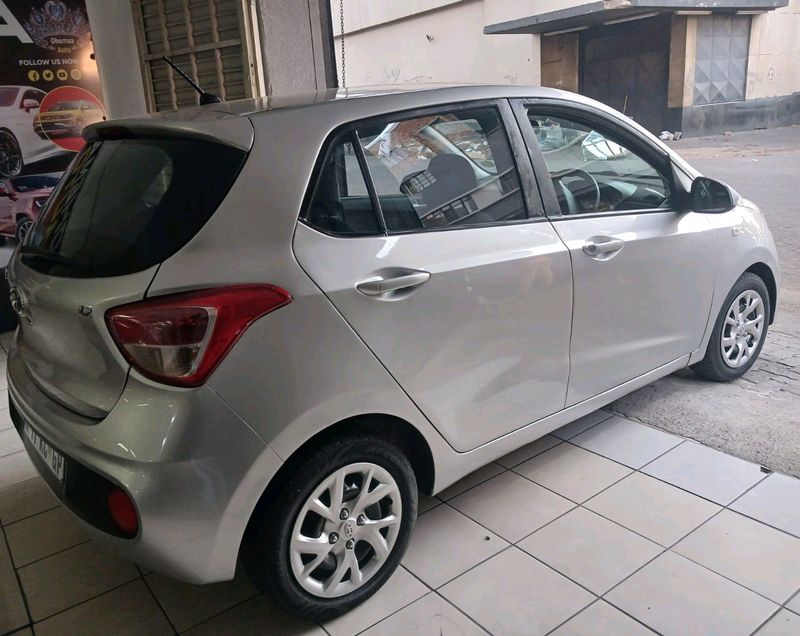 2017 HYUNDAI I10 MANUAL TRANSMISSION IN EXCELLENT CONDITION