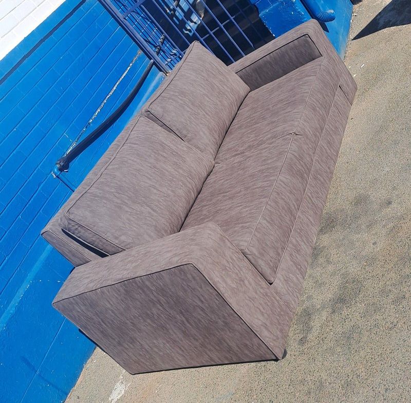 2 seater couch for Sale!
