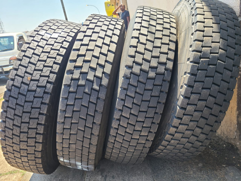 SECOND HAND TRUCK AND TRAILER TYRES,ALL SIZES,HOGH LOADING ABILITY,GOOD GROUND GRIP: 0745134568