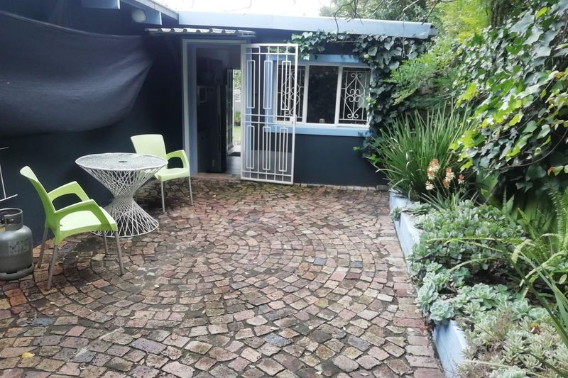 Charming Fully Furnished &amp; Serviced Cottage to Rent in Randburg