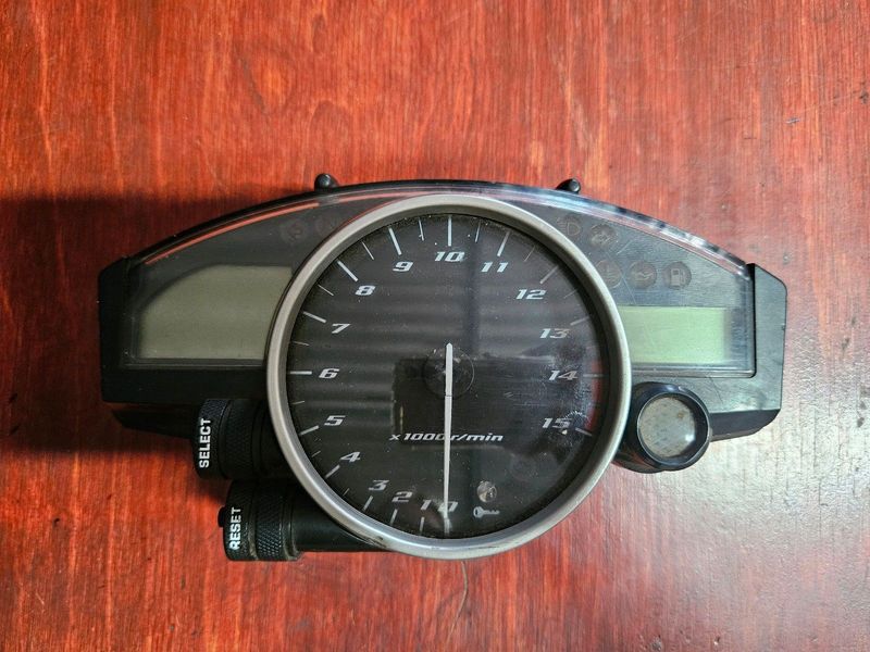 Yamaha YZF-R1 YZFR1 R1 Clocks / Gauges