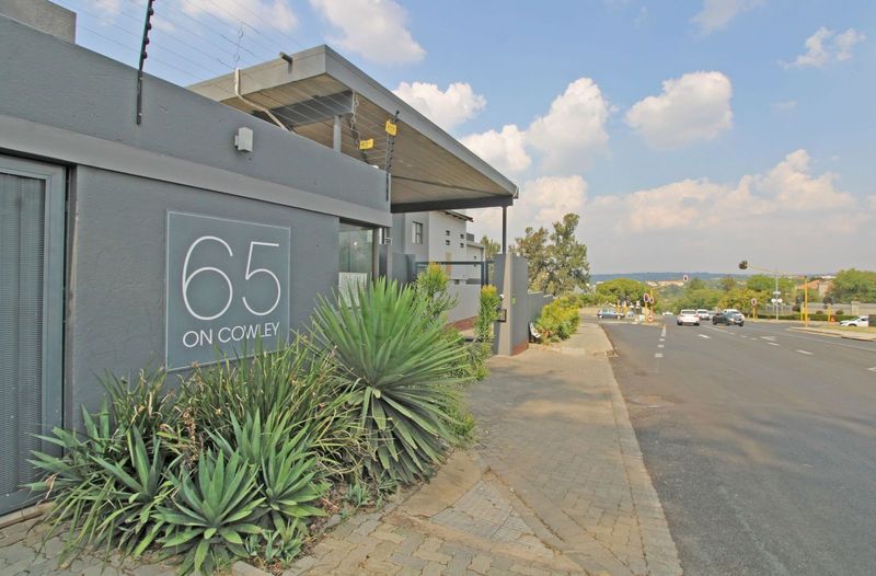 Step into the epitome of luxury living in the heart of Petervale!