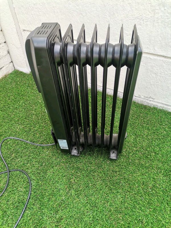 DeLonghi  Black 7 fin oil heater