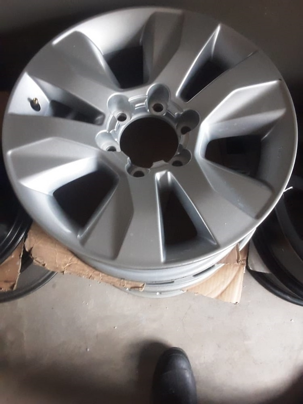 17inch Toyota Hilux GD6 original mag to use for spare R1500.