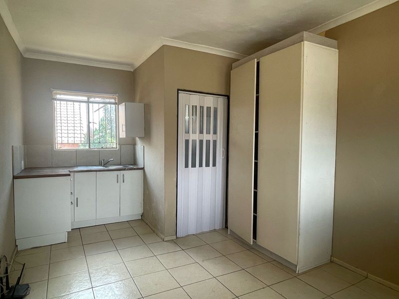 Bachelor room with own bathroom and kitchenette to rent in Cosmo City ext 8 ( with Wi-Fi)