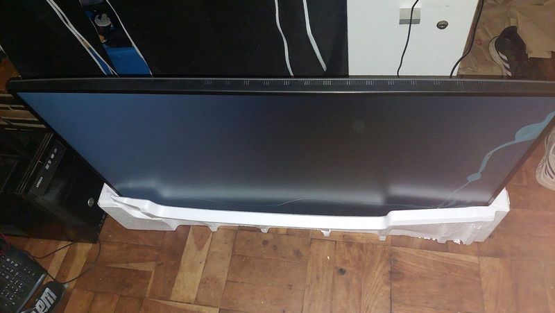 Dell 43 inch monitor U4320Qt(cracked screen)