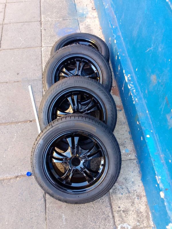 A set of 15inches universal PCD 4x100/ 5x108 PCD rims with 90% thread tyres for Toyota/Hyundai i20 /