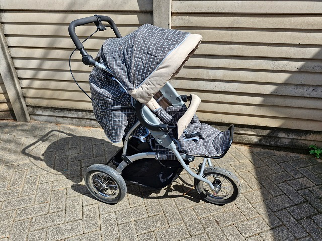 REDUCED ! Bargain ! Clean Chicco 3WD Tech Baby Stroller/Pram !