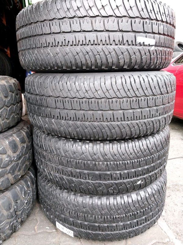 A clean set of 265 70 16 Michelin tyres with good treads available for sale