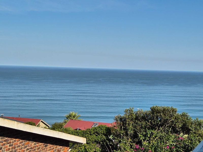 6 Bedroom Wooden House with Breathtaking 180 degree Ocean View in Dana Bay!