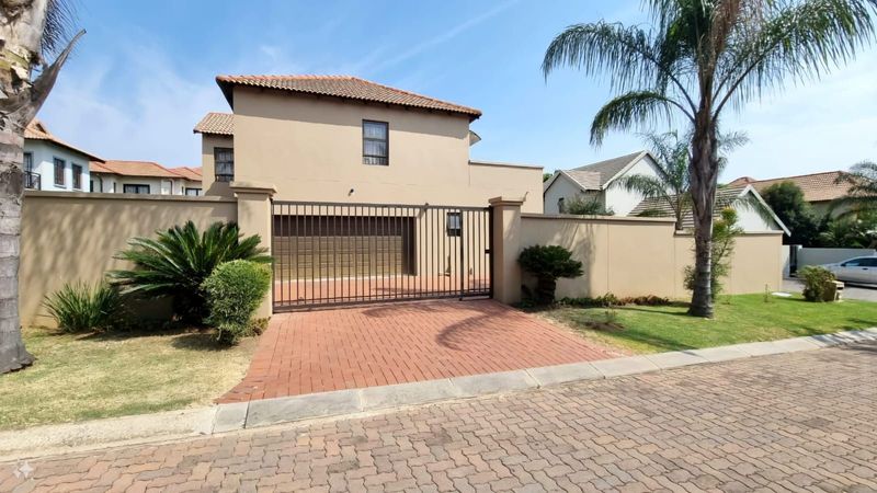 4 Bedroom house in Greenstone Hill For Sale