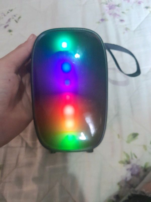 Wireless light up bluetooth speaker and Nail lamp for sale