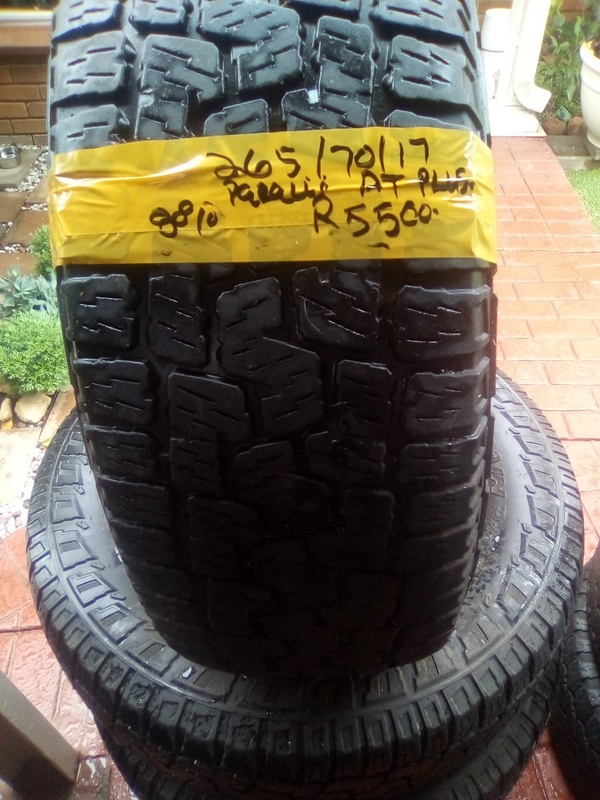 Set of 4 Pirelli AT Plus tyres 265/70/17 80%