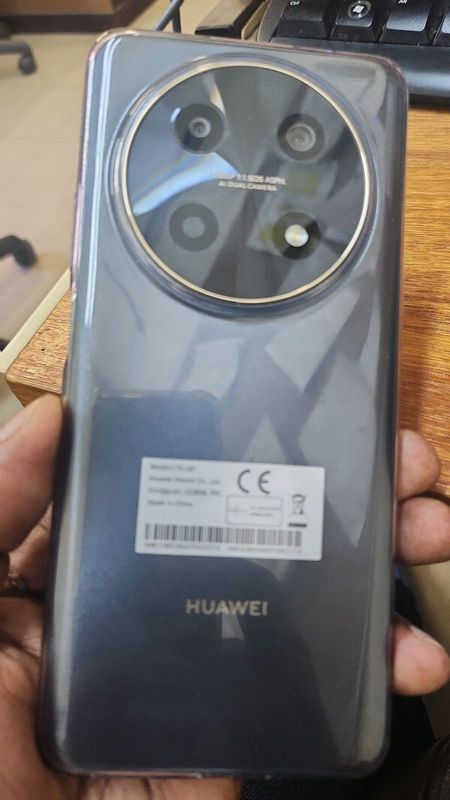 Huawei 12i. 3 weeks old for 8000