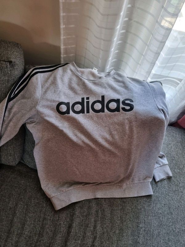 Adidas bundle combo. All items are in a very good condition. Size Large