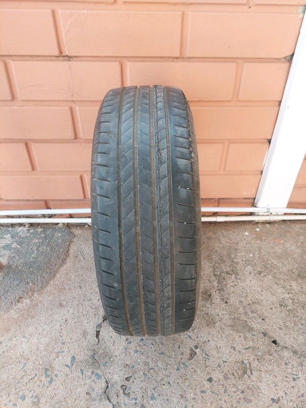 1× 225 65 17 inch michellin tyre for sale r750 neg