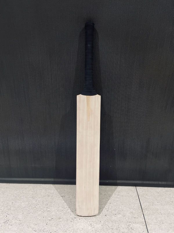 Cricket Bat - Grade 2 English Willow