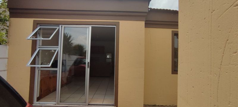 Spacious 3-Bedroom Garden Cottage to Let in Vanderbijlpark CE 1