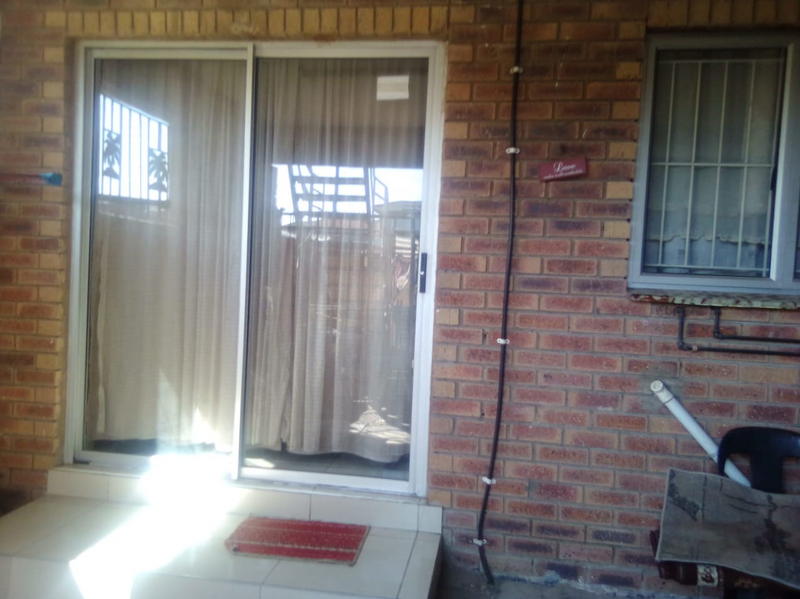 Neat &amp; Modern Bachelor Unit for rent in Merebank.(Available immediately)