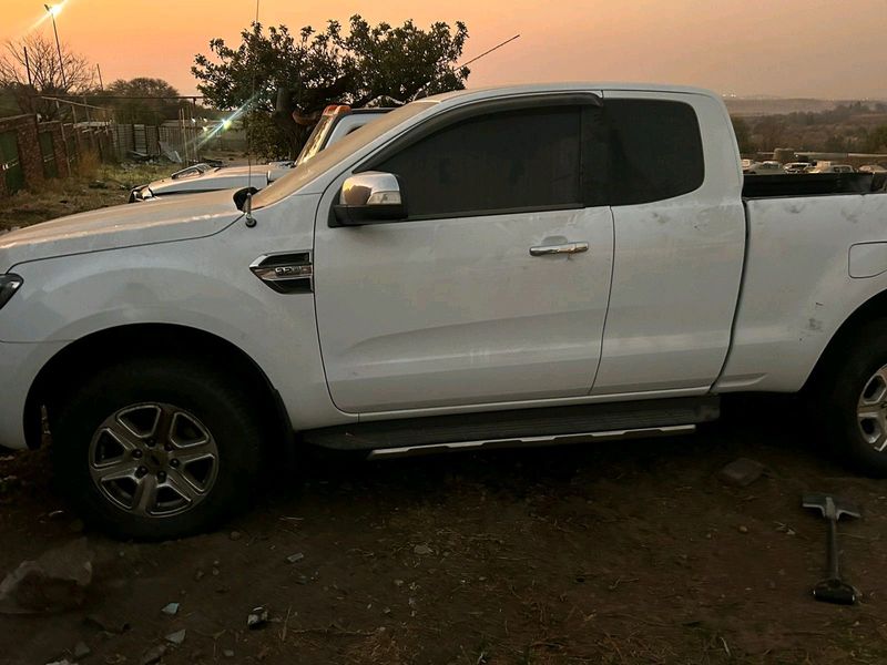 Ford ranger 3.2 6speed auto 4x4 stripping