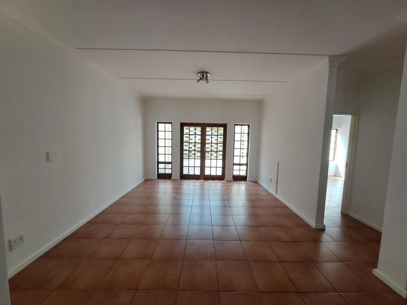 Lovely 2 Bedroom Apartment with a yard in Rivonia Sandton To Let.