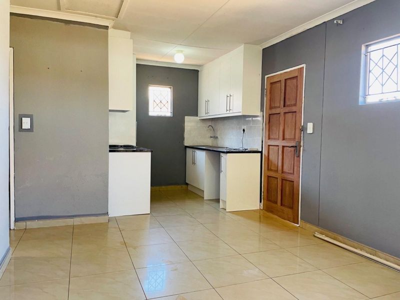 Newly Renovated 2 Bed, 1 Bath in Protea Glen