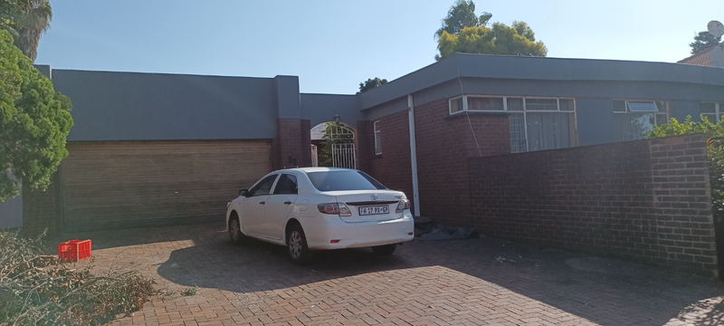 Lenasia Family Home and Cottage