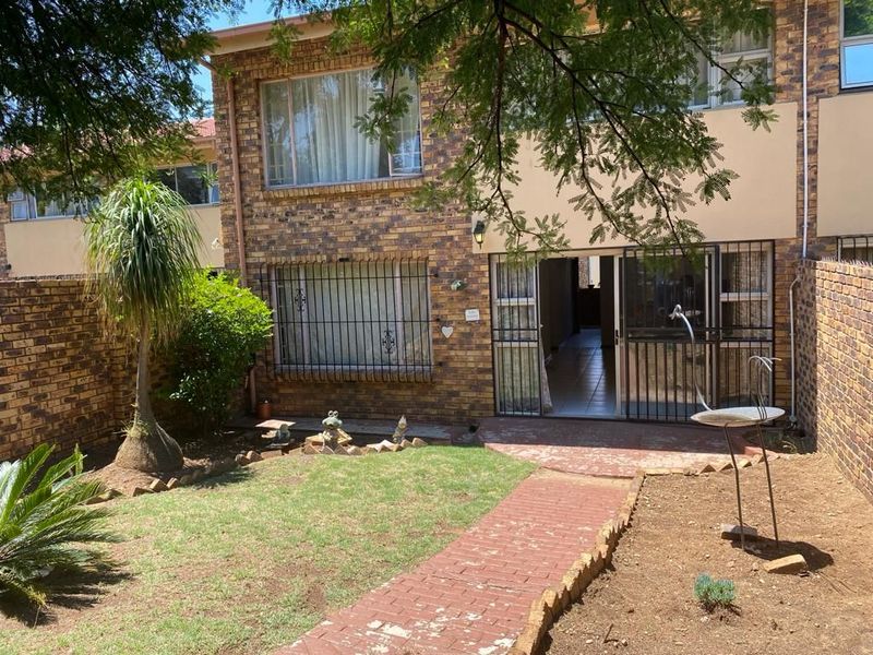 2 bedroom house in South Crest