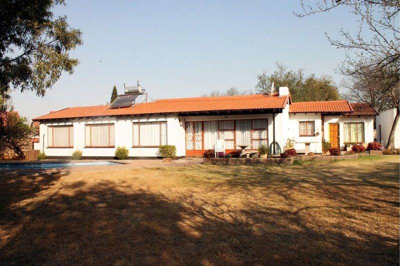 Three Bedroom Home that is loadshedding resistant with a large flatlet for sale in Vaalpark