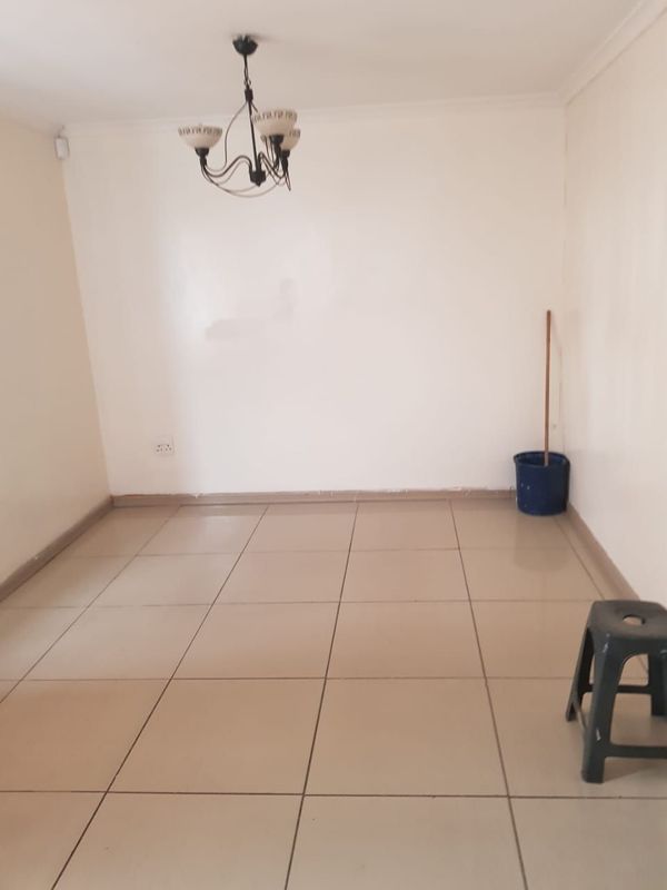 2 bedroom Single Enterence available to Rent