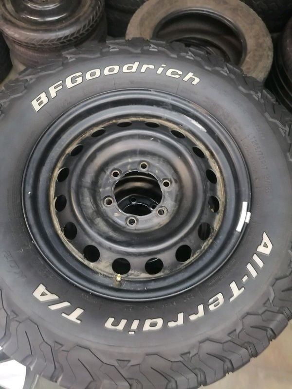 Toyota Hilux Steel Rims (WITH USED TYRES)