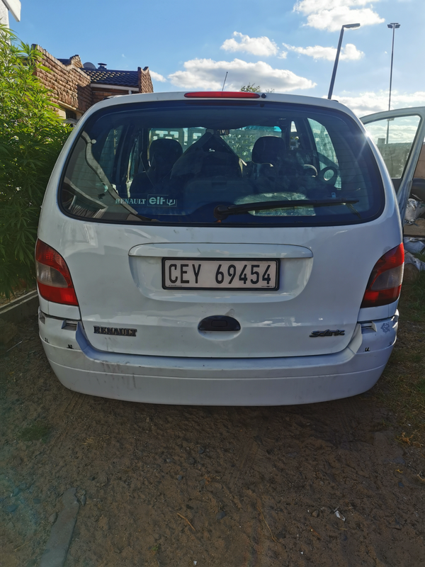 Renault Scenic (Breaking up for parts)