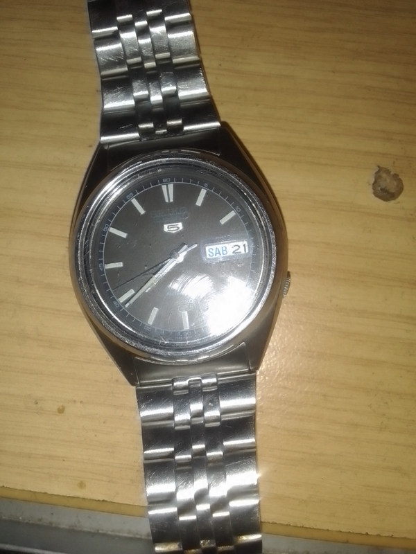 Seiko 5 Classic Men&#39;s Sports watch very good condition. Make an offer.