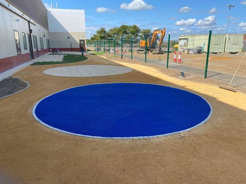 Rubber wetpour track for kids playground