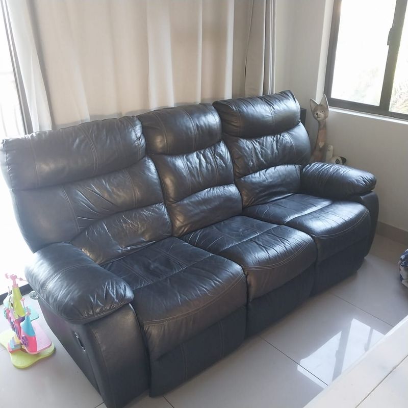 Leather recliner lounge suite