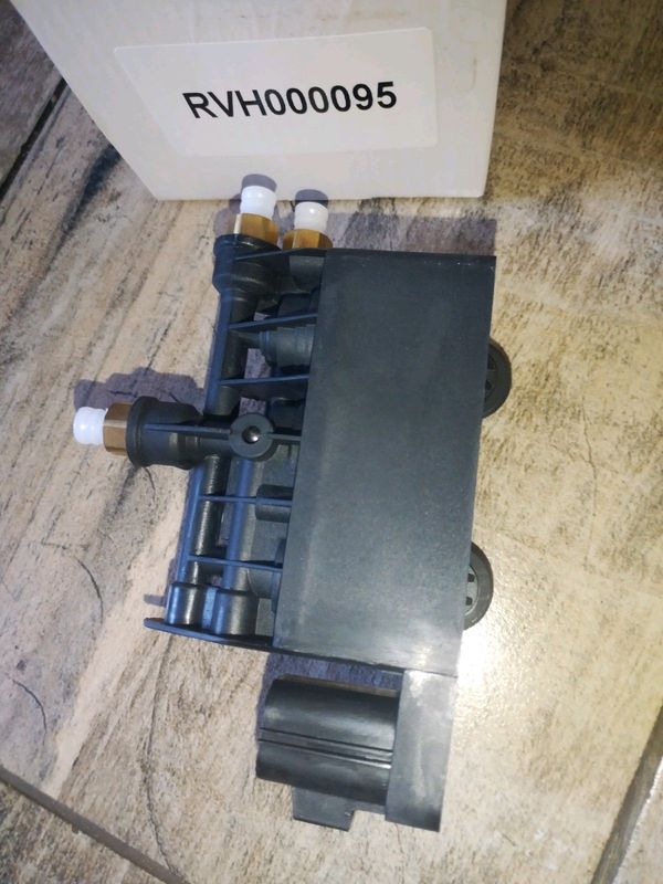 2007 land rover discovery 3 air suspension valve block