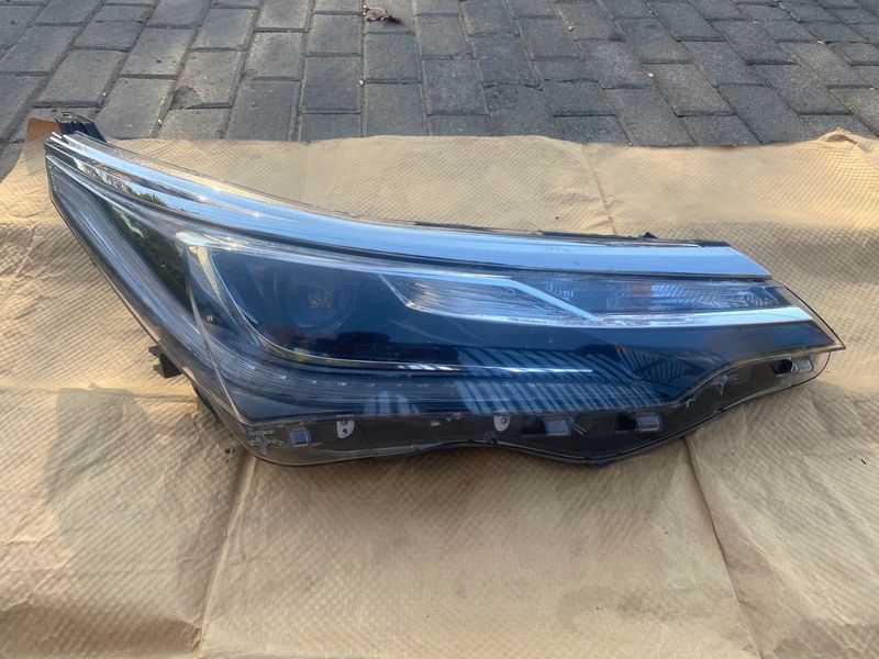 2019 TOYOTA COROLLA PRESTIGE FULL LED HEADLIGHT RIGHT SIDE FOR SALE. IN EXCELLENT CONDITION