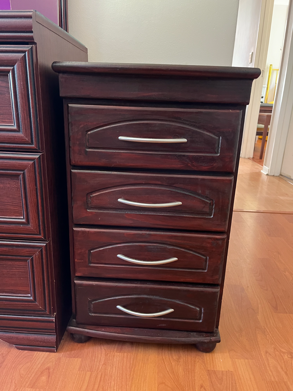 Wooden Drawers (&#43; optional: Matching Vintage Headboard!)