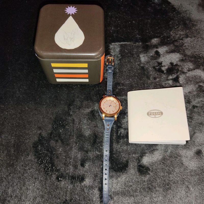 Fossil ES3909 ladies Watch with leather band and Original box