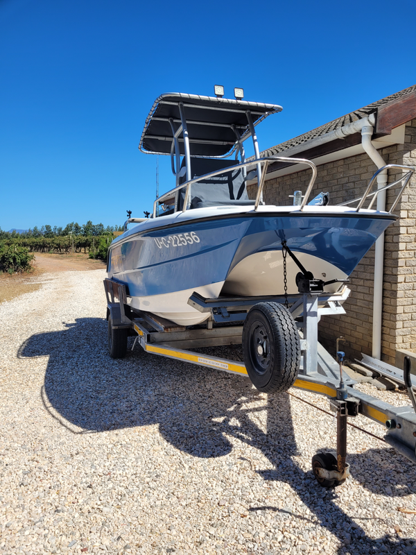 5.3 m Fast cat Boat with 2 60 hp mariner bigfoots