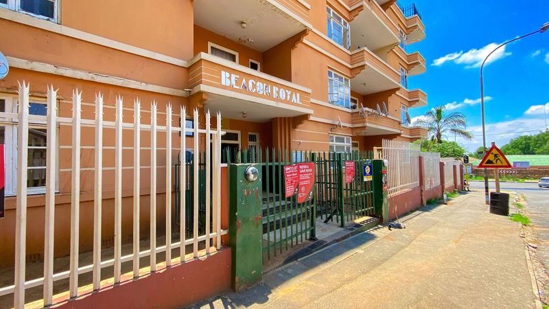 2 Bedroom Apartment to Let in Yeoville, Johannesburg
