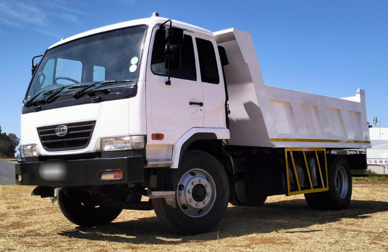 UD 90 6 CUBE TIPPER TRUCK